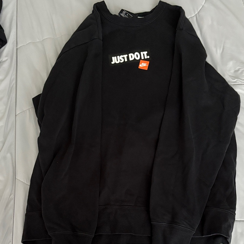 Nike Men's Black Crewneck Sweater